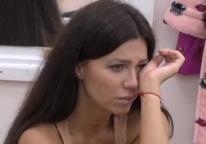 Stanija plače
